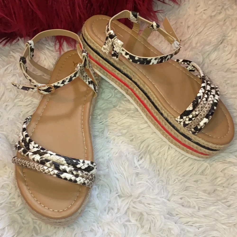 NWOB Yoki Snakeskin Print Platforms Size 7